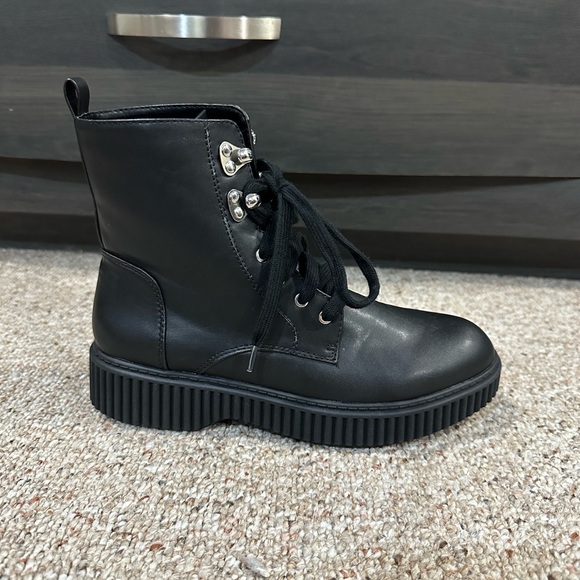 NEW Le Chateau Ankle Boots - Picture 3 of 9